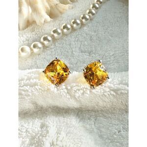 Canary color Gorgeous cubic zirconia stud earrings